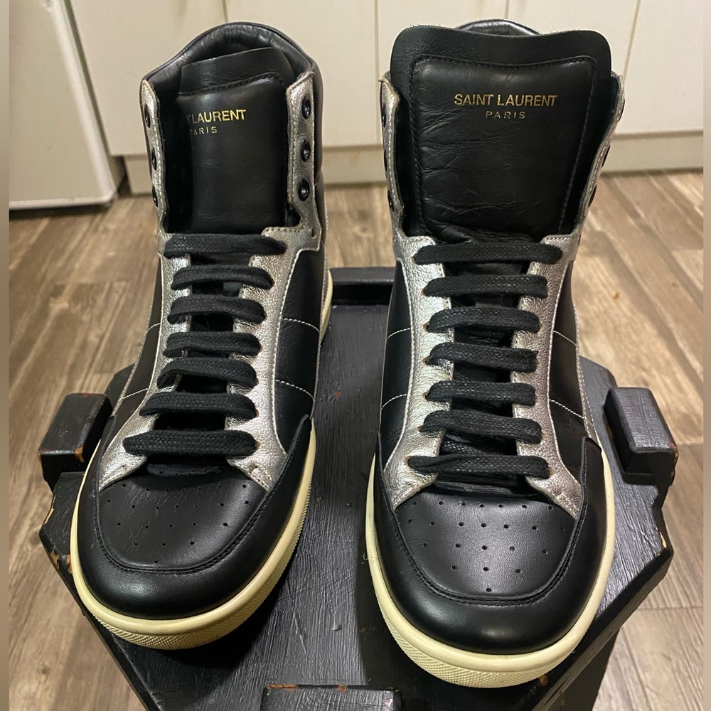 SAINT LAURENT Classic Mid Silver/Black Striped Leather Hightop Sneakers DM418044
